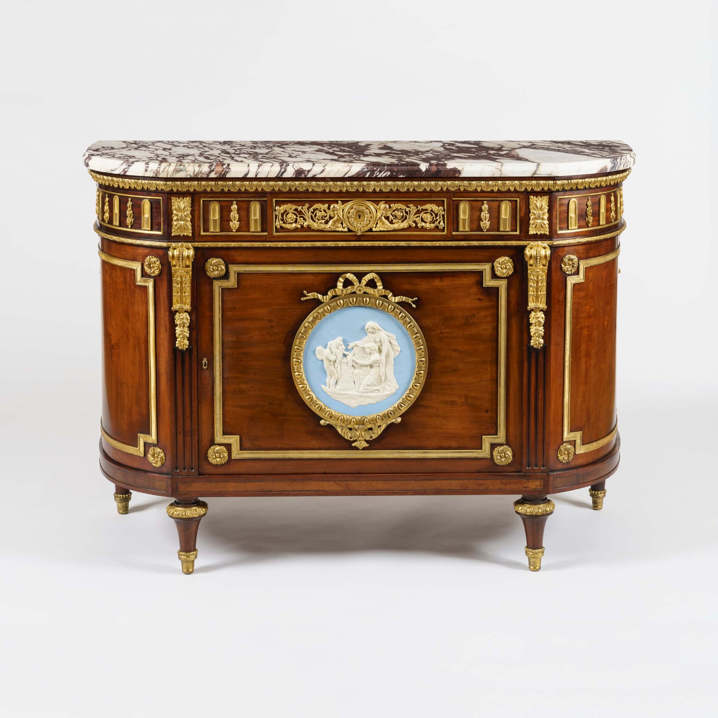Commodes & Chests